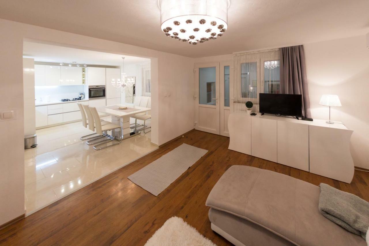 Apartman Korina Otocac Bagian luar foto