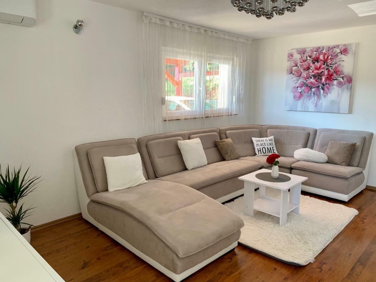 Apartman Korina Otocac Bagian luar foto